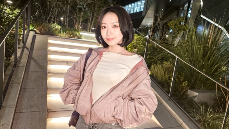 【SIRO-5513】『見られてるって思うだけで濡れる。撮られるほどに体が反応する 22歳、いと 美容師、彼氏ナシ、恋愛より快感優先の生活 誰かに見せることで昂ぶる見せたがり体質は、パンツにシミができるほどの性欲を抱えたまま、カメラの前で解放されていく 波打つでか尻、フェラ中に自分で乳首をいじる指、腰が引けても止まらない中イキ──ハメ撮りという名の性癖開示ファイル』 【初撮り】ネットでAV応募→AV体験撮影 2392